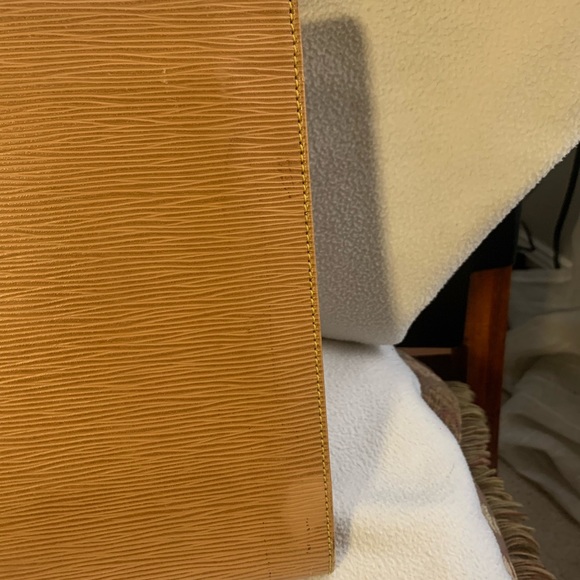 Louis Vuitton Epi Lena 32 Beige Clutch - Picture 12 of 16
